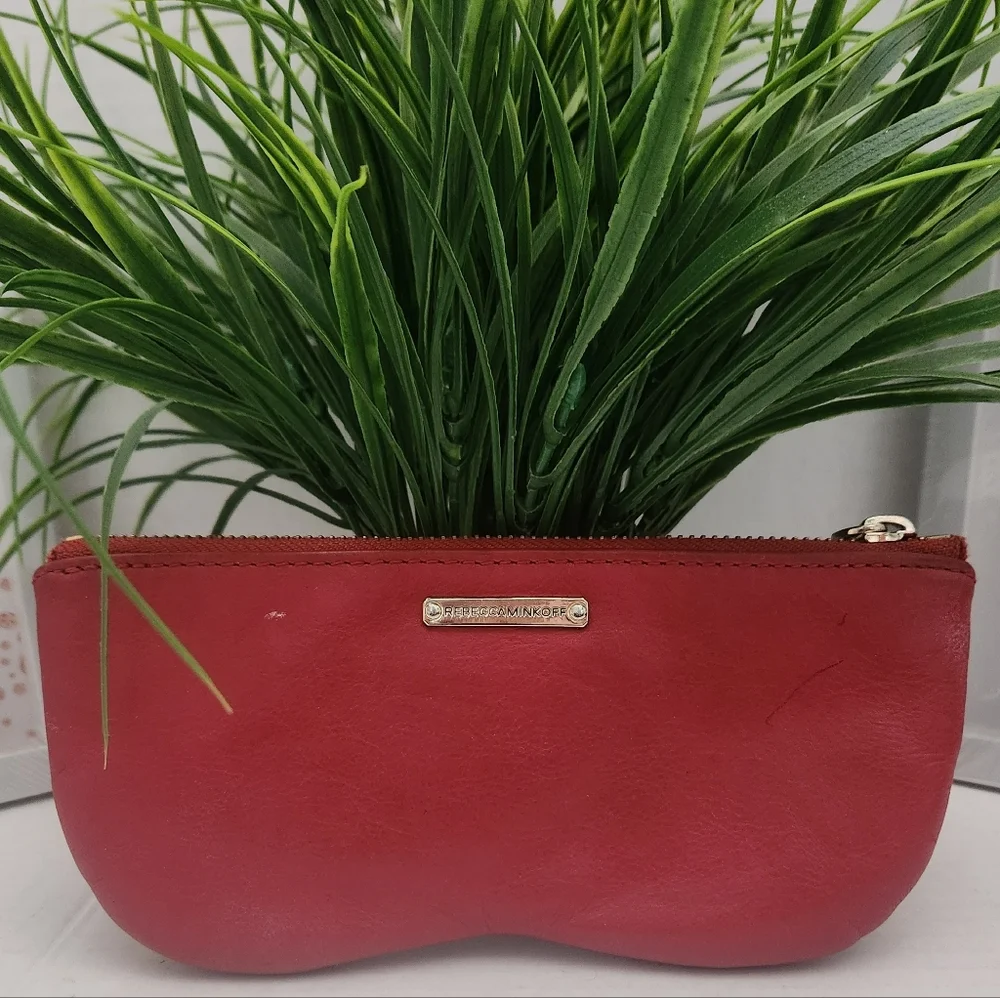 Rebecca Minkoff Zipper Case Red Heart Sunnies Sunglasses Pouch